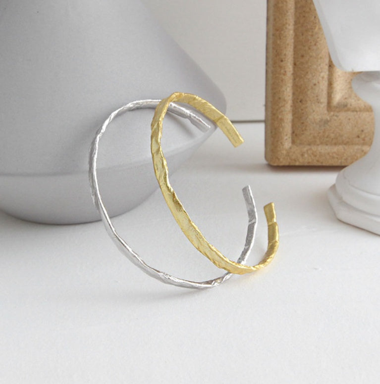 Unregelmäßiger Armreif mit Goldfoliendekor – Eleganz mit persönlichem Touch