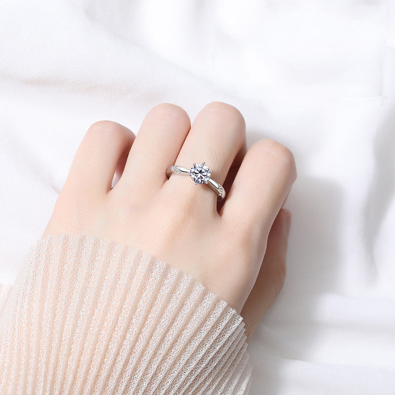 Sterlingsilberring mit 18K Vergoldung und Moissanit – Eleganz im Europäischen Stil