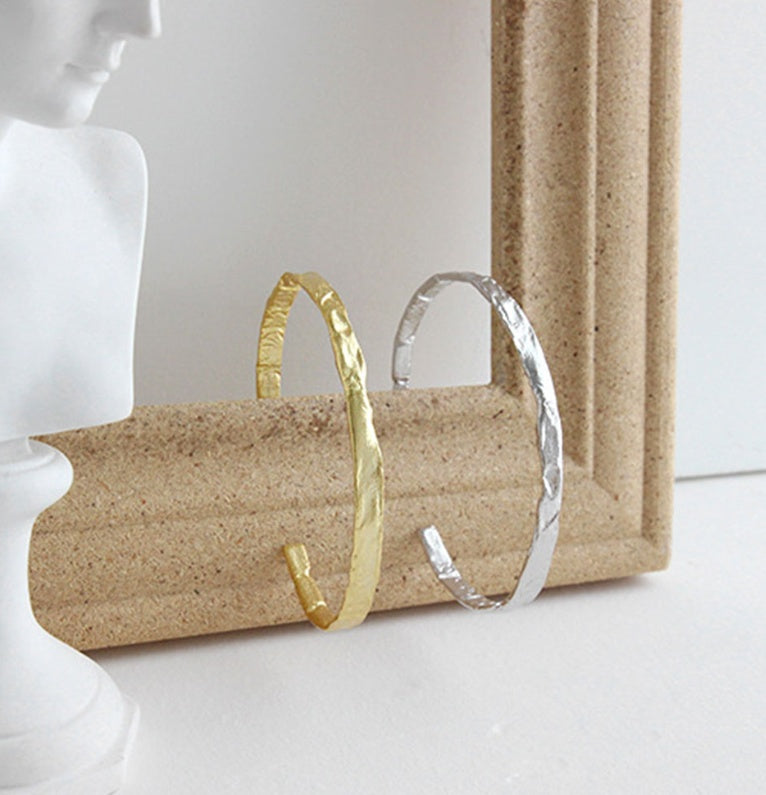 Unregelmäßiger Armreif mit Goldfoliendekor – Eleganz mit persönlichem Touch