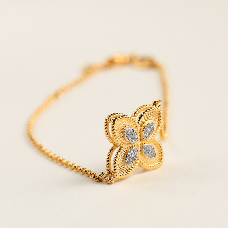 Gold Armband für Damen – Intellektuelle Eleganz