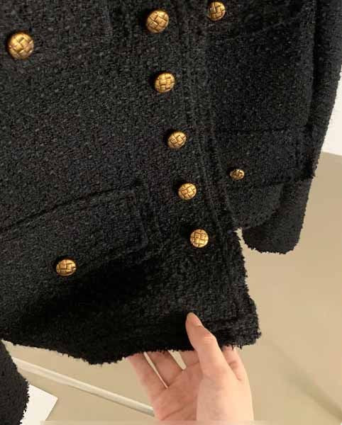 Fashionable Black Short Coat for Women – Simple and Elegant Style
