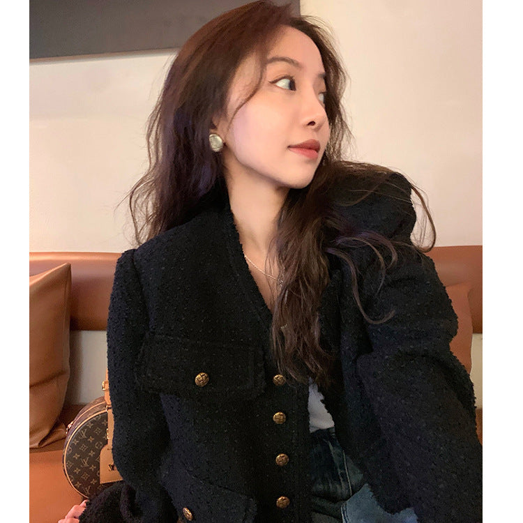 Fashionable Black Short Coat for Women – Simple and Elegant Style