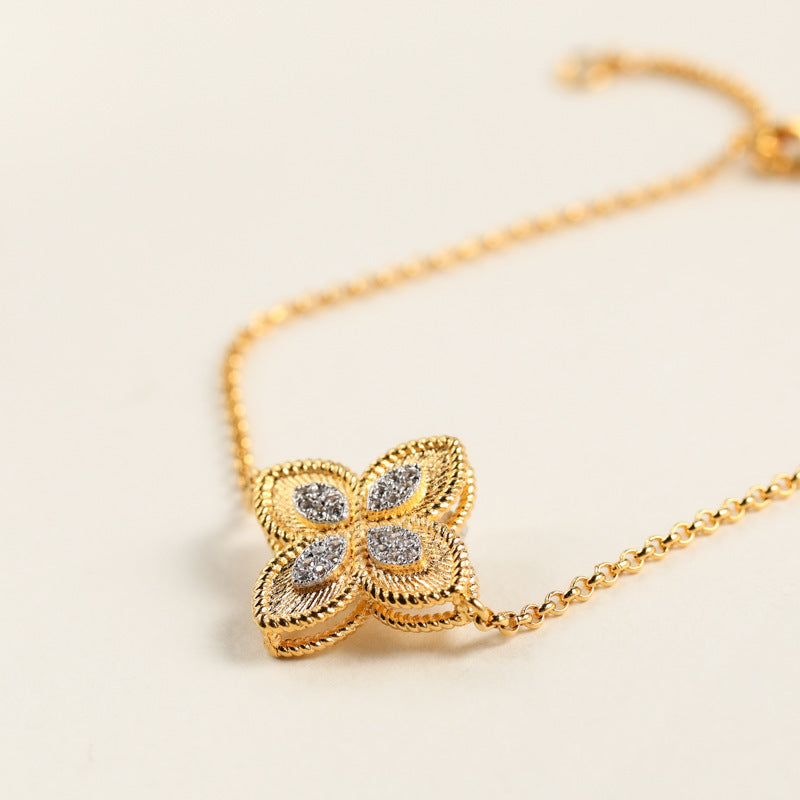 Gold Armband für Damen – Intellektuelle Eleganz