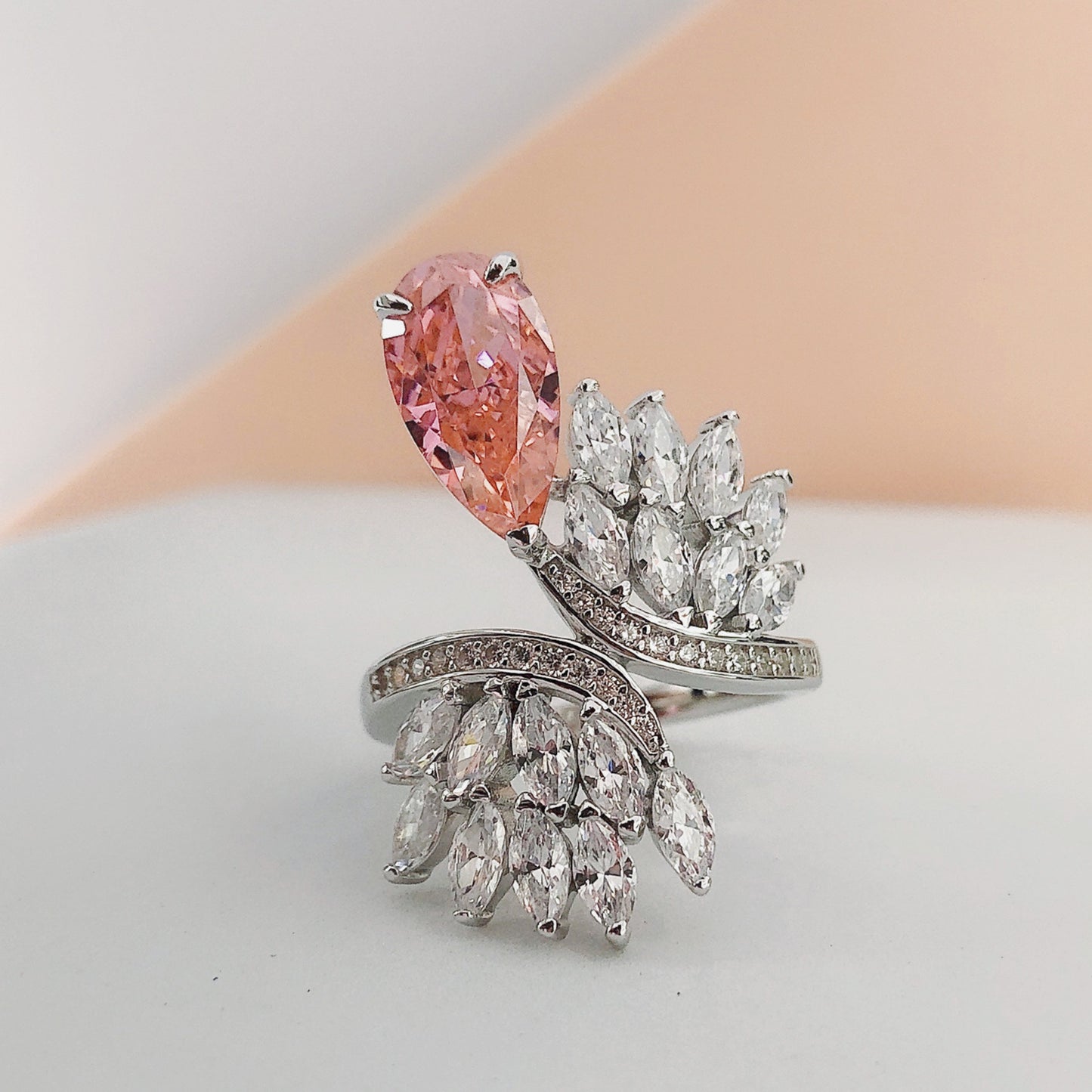Silbervergoldeter 4-Karat-Tropfenring – Eleganz und Luxus für Damen