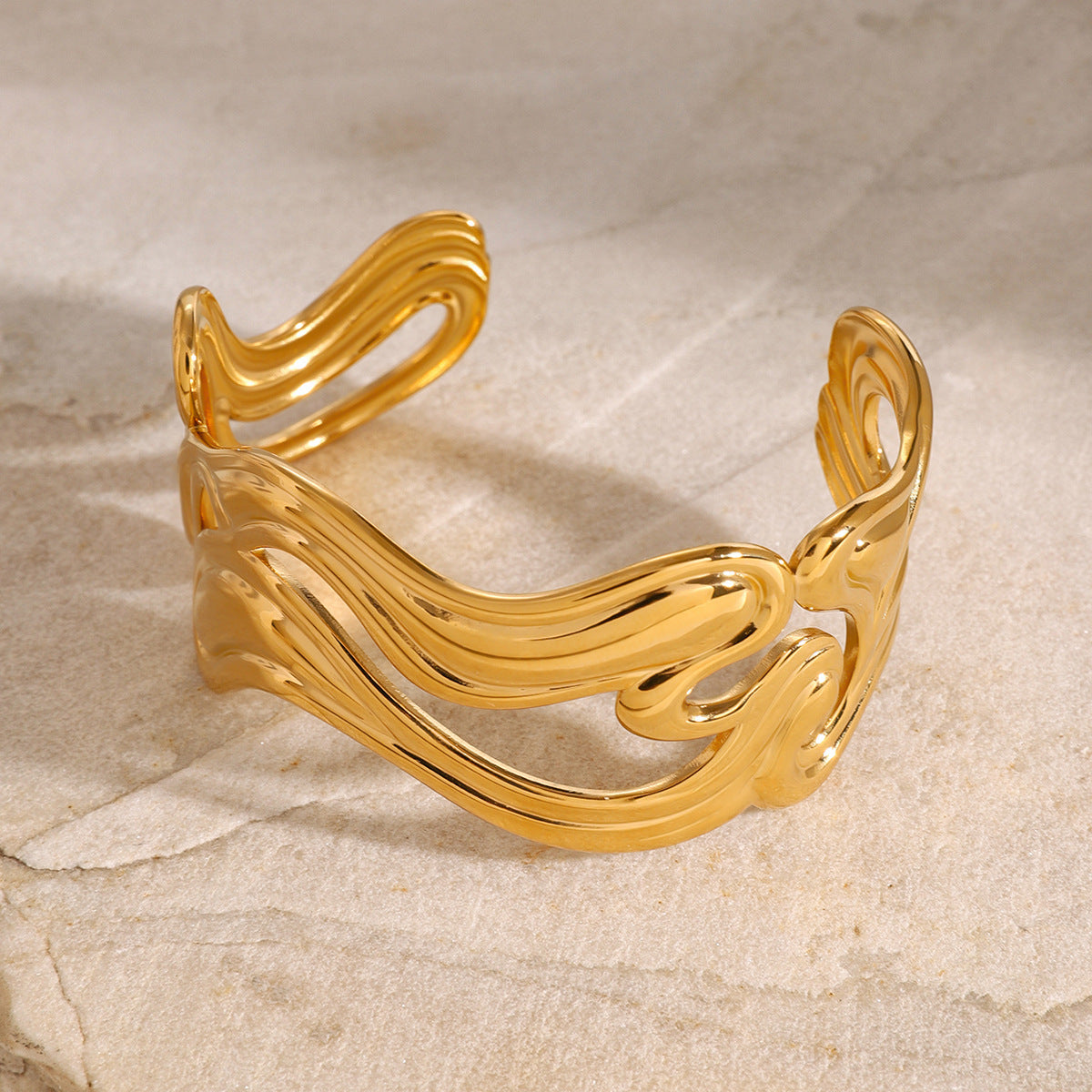 Anissa Wavy Gold Armband