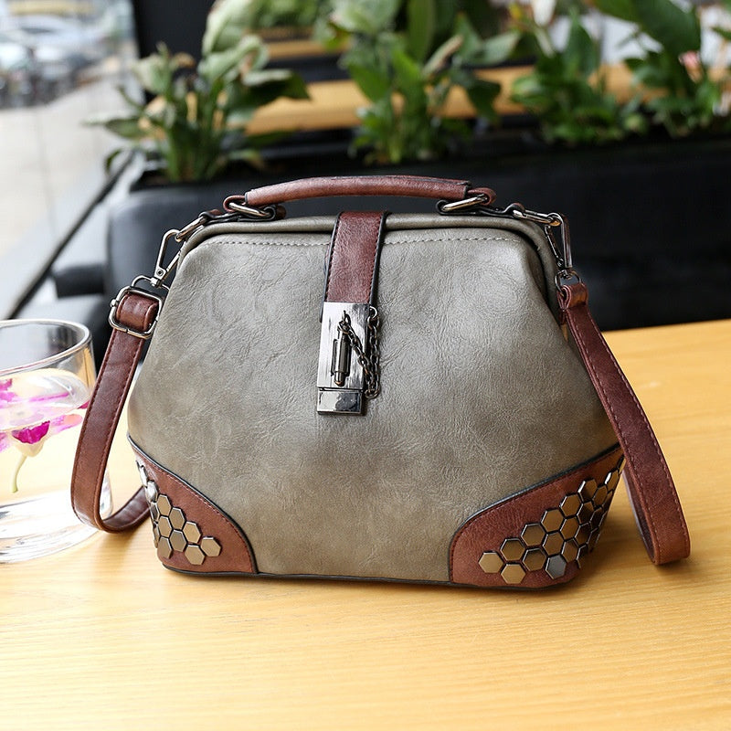 Elegant women's shoulder bag made of PU leather - stylish and versatile for everyday and leisure use
