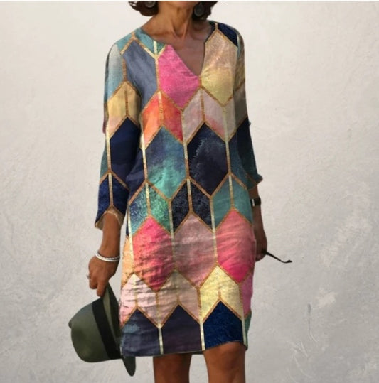 Vestido boho con detalles dorados y estampado.