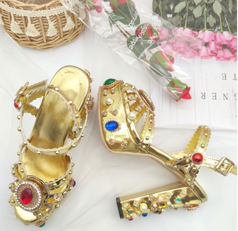 Goldene Barock High Heel Sandaletten mit Spiegelglanz