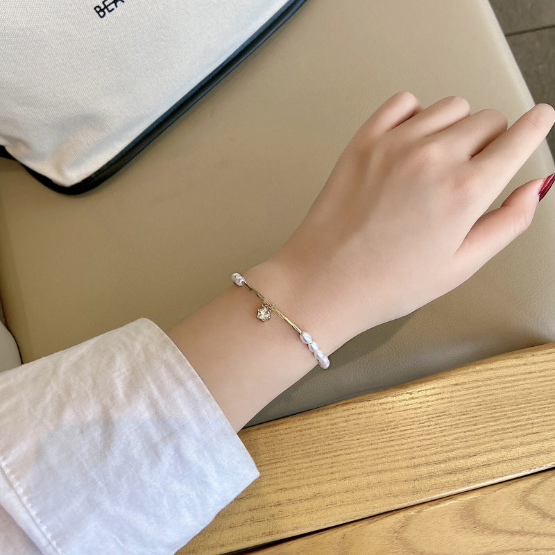 Elegantes und Schönes Perlen-Armband