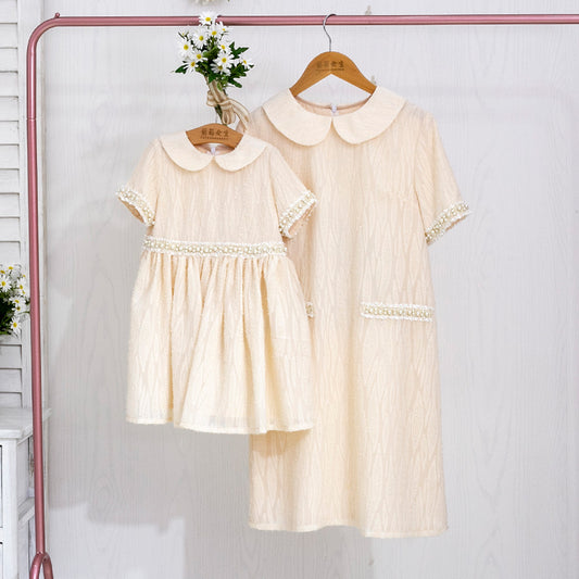Sommerliche Familienoutfits für Mutter und Kind