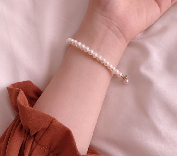 14K Gold Bracelet with Natural Pearl
