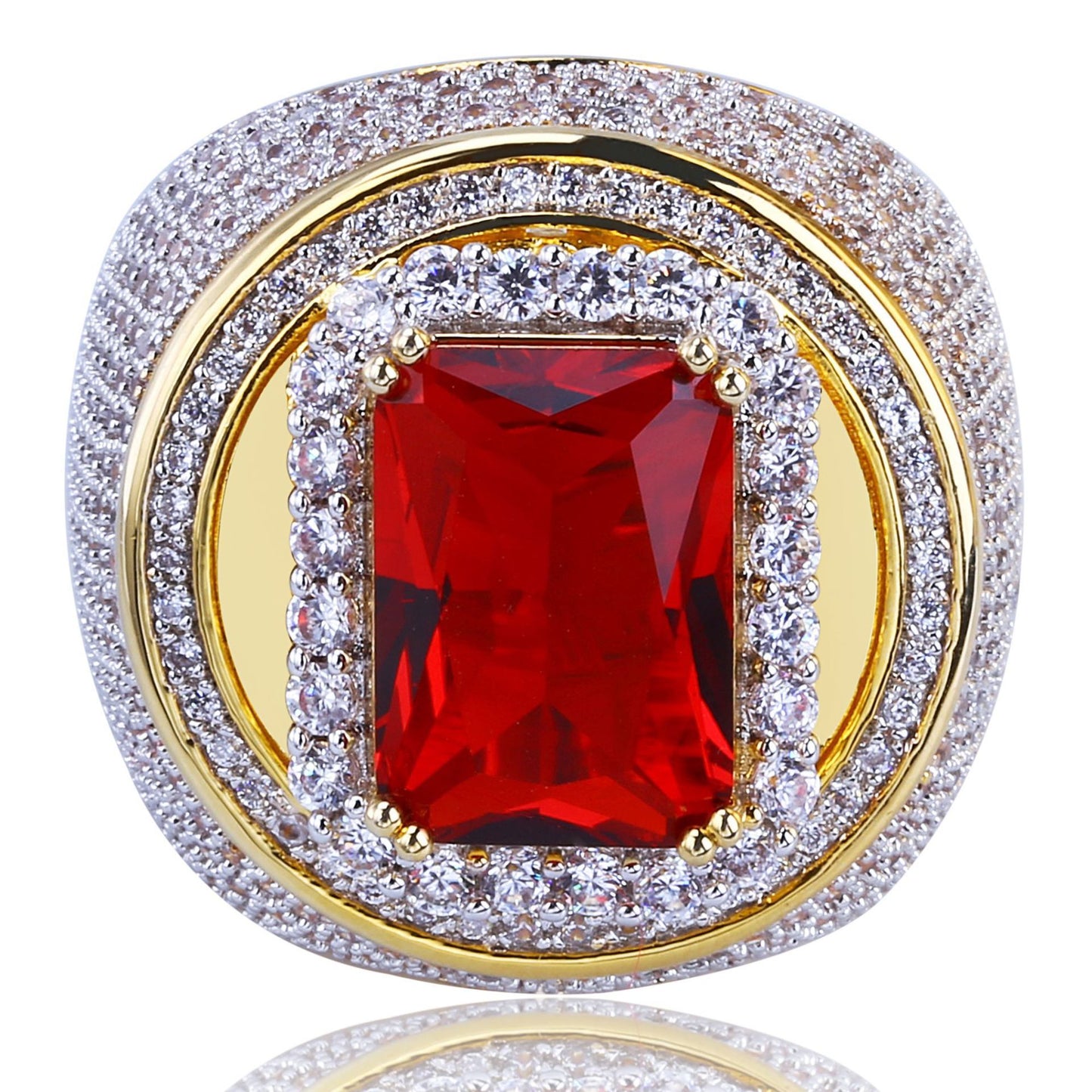 Anillo de hombre con baño de oro de 18 quilates y circonitas: elegancia y estilo