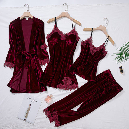 Sexy Pyjama-Set aus Goldsamt