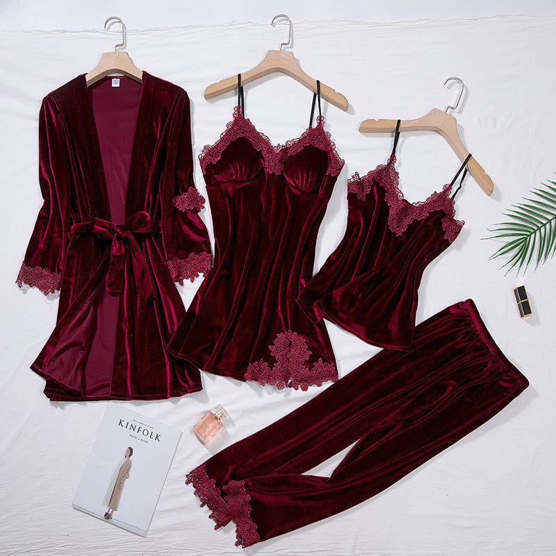 Sexy Pyjama-Set aus Goldsamt