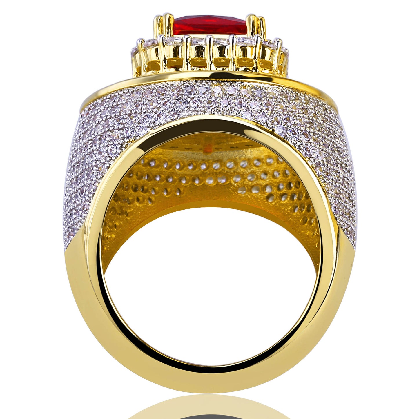 Anillo de hombre con baño de oro de 18 quilates y circonitas: elegancia y estilo