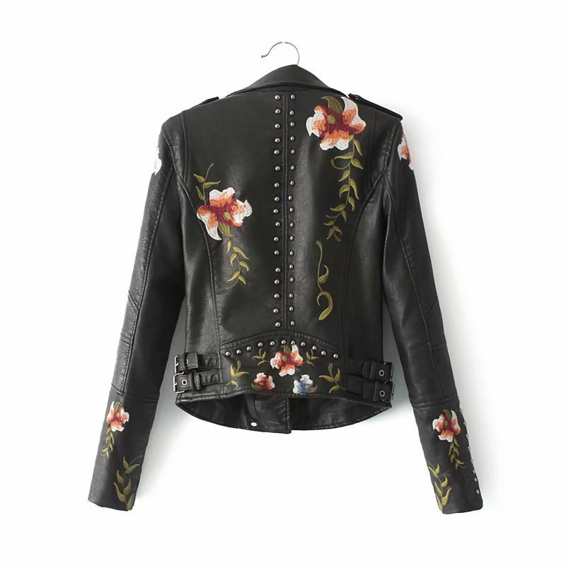 Bestickte Lederjacke mit Nieten