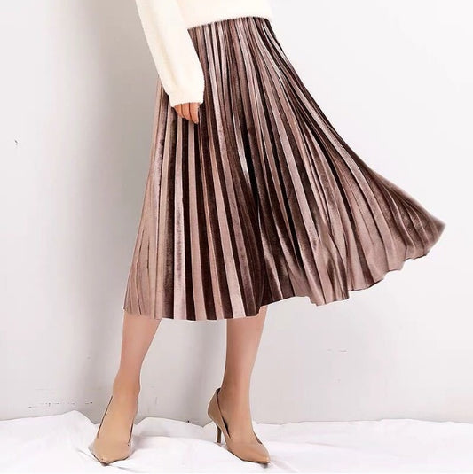 Elegant pleated skirt made of gold velvet