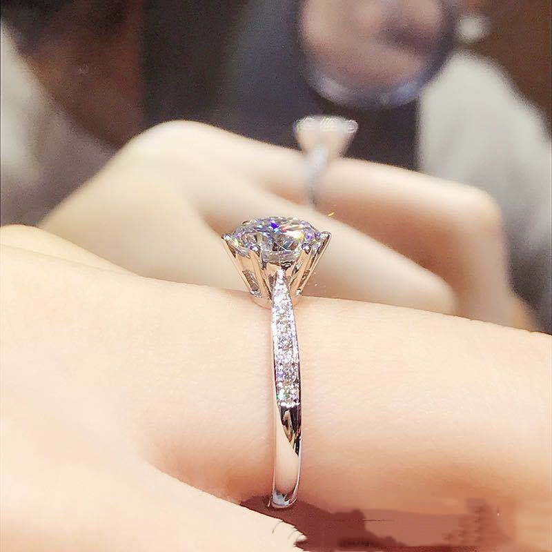 Ladies' ring with moissanite - elegance and simplicity in K-gold look