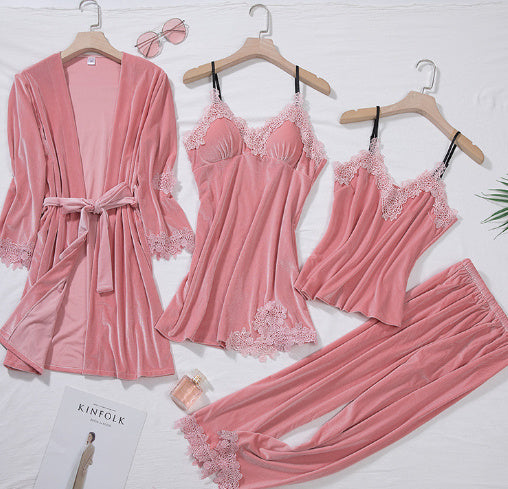 Sexy Pyjama-Set aus Goldsamt