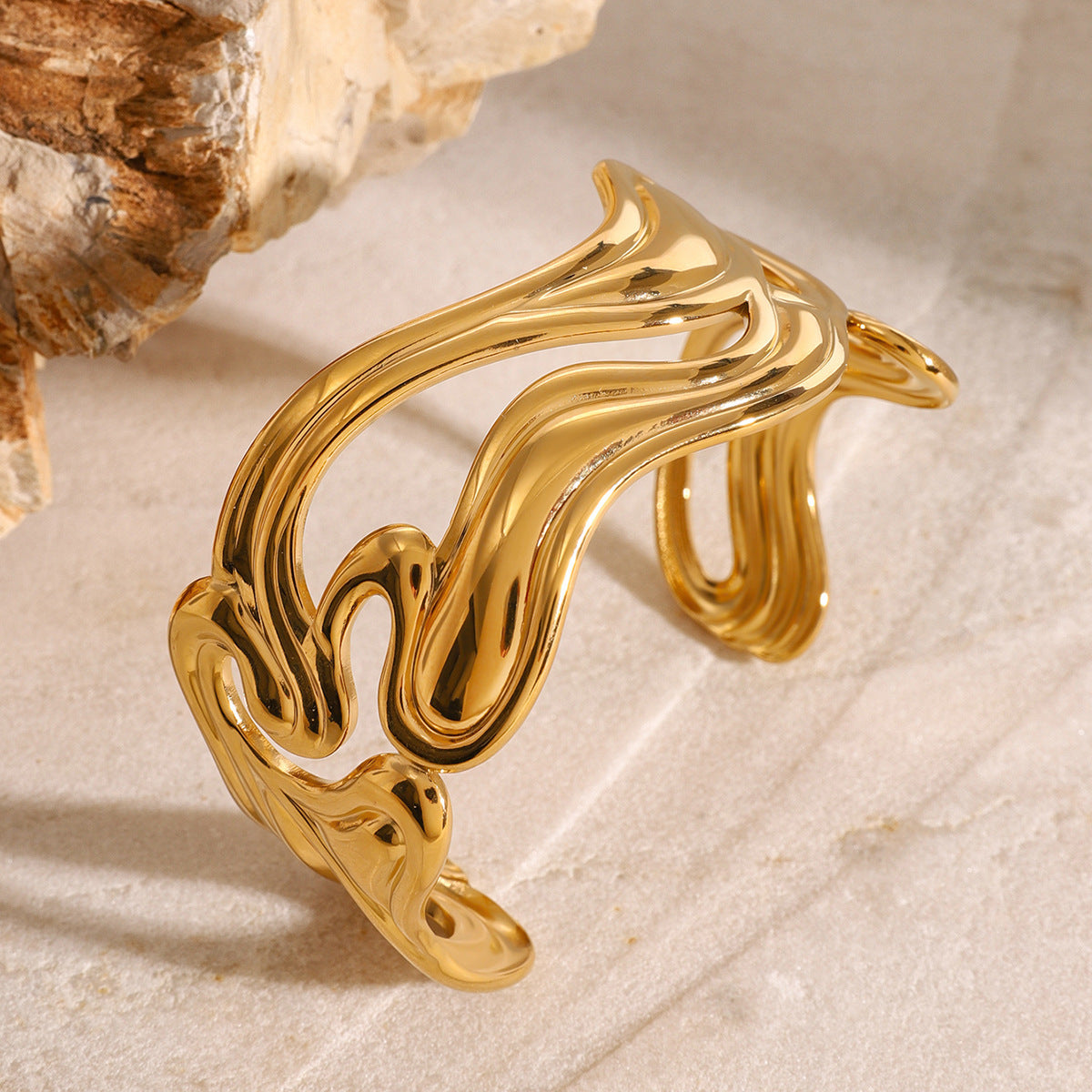 Anissa Wavy Gold Armband