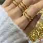 18K Goldring mit Farbakzent – Schlichte Eleganz