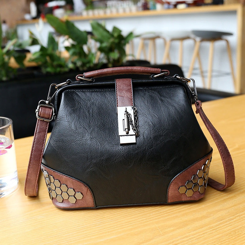 Elegant women's shoulder bag made of PU leather - stylish and versatile for everyday and leisure use