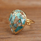 Handgefertigter Ring mit Natürlichem Goldfaden-Türkis – Eleganz im Tropfendesign