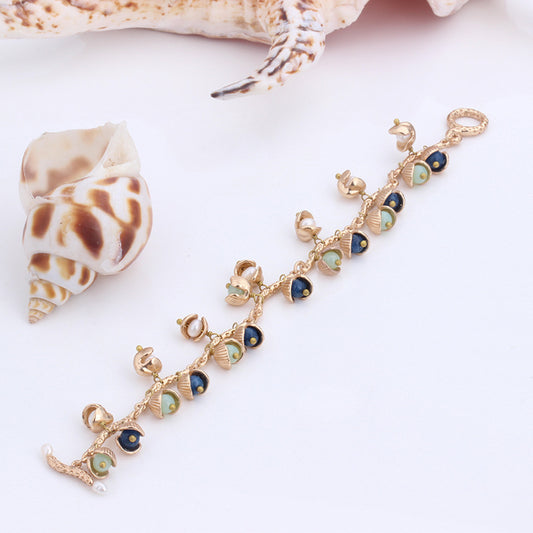 Pulsera bañada en oro con perlas de concha: elegancia y estilo 
