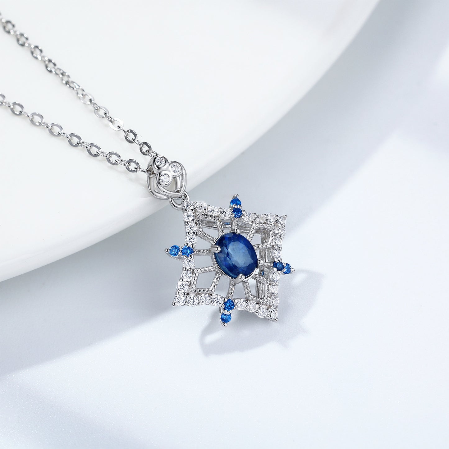 S925 Silber Damen-Halskette – Eleganter Blütenanhänger mit natürlichem Saphir