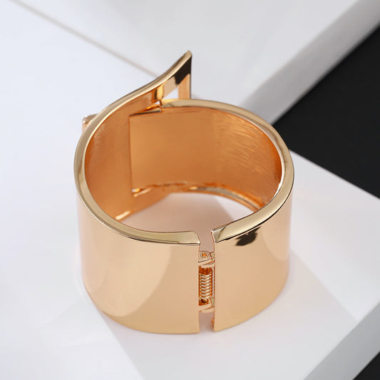 Wide Edge Gold Plated Bracelet with Geometric Buckle – Shiny and Modern 