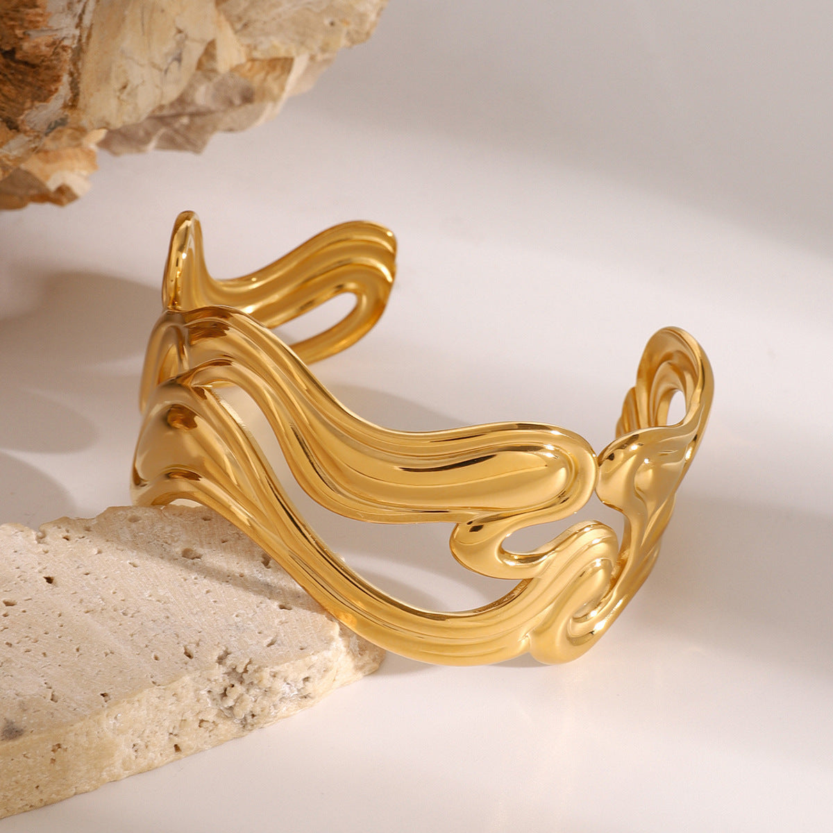 Anissa Wavy Gold Armband