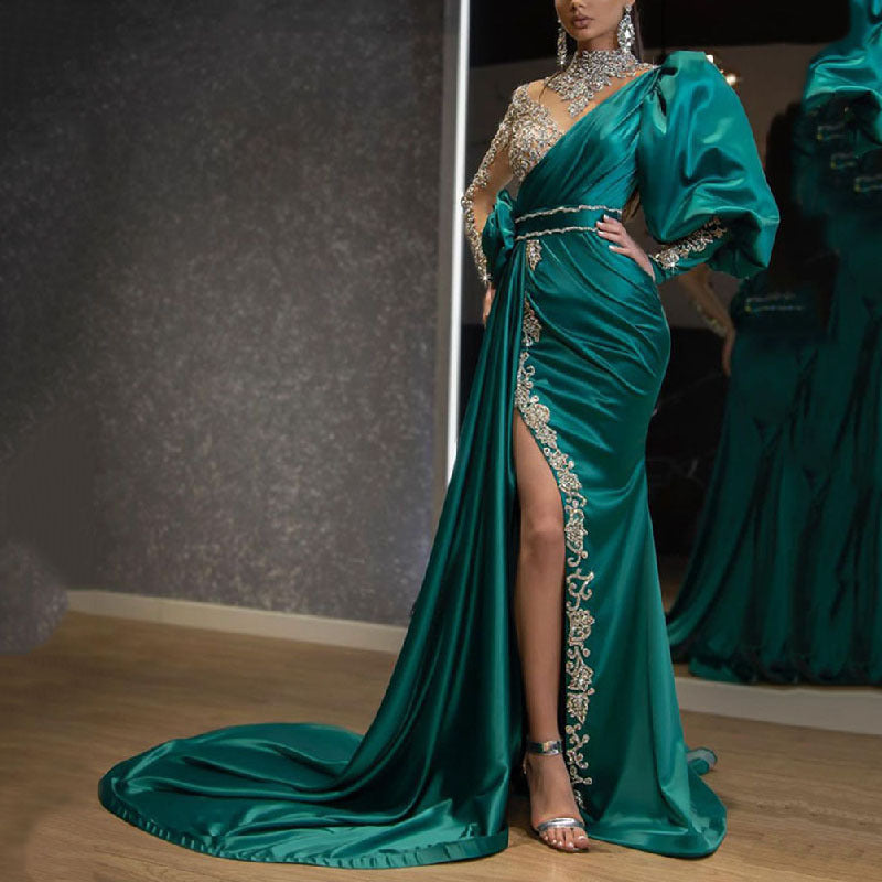 Elegantes Fishtail-Abendkleid mit goldenen Akzenten