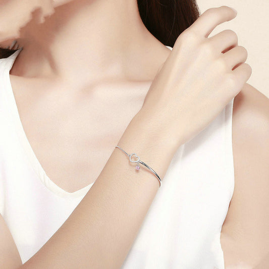 Pulsera de mujer en forma de corazón fabricada en plata de ley: elegancia para cada ocasión
