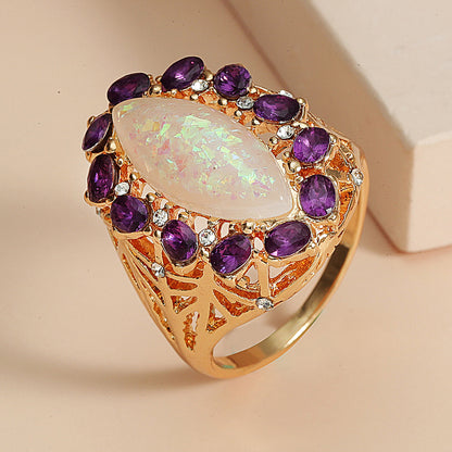 Gold-plated ring with diamond look – extravagance in European-American style