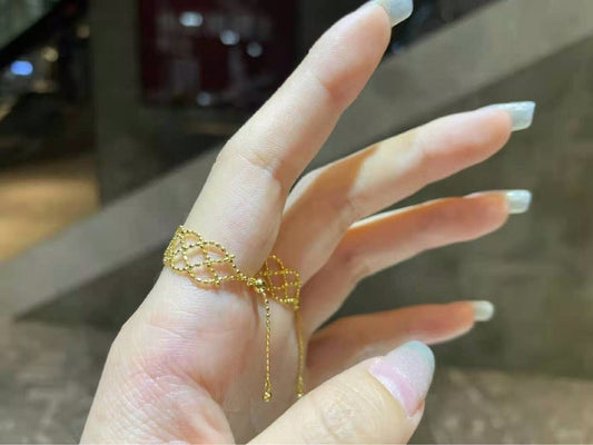 Anillo de encaje en oro amarillo de 18 quilates con ajuste de tirador: elegancia y flexibilidad