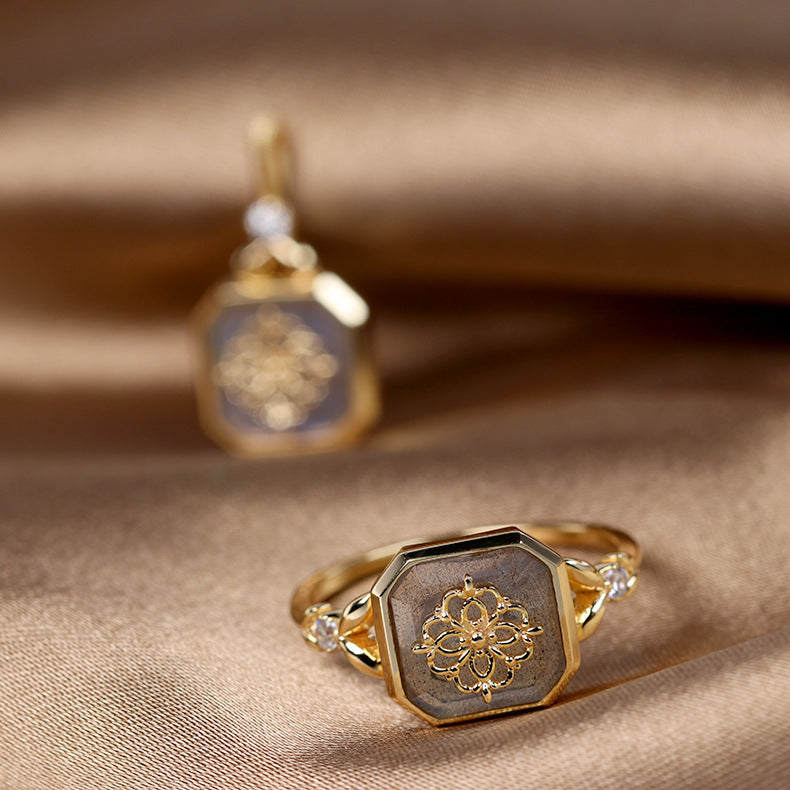 Anillo de plata S925 con baño de oro K y labradorita natural - diseño vintage para mujer