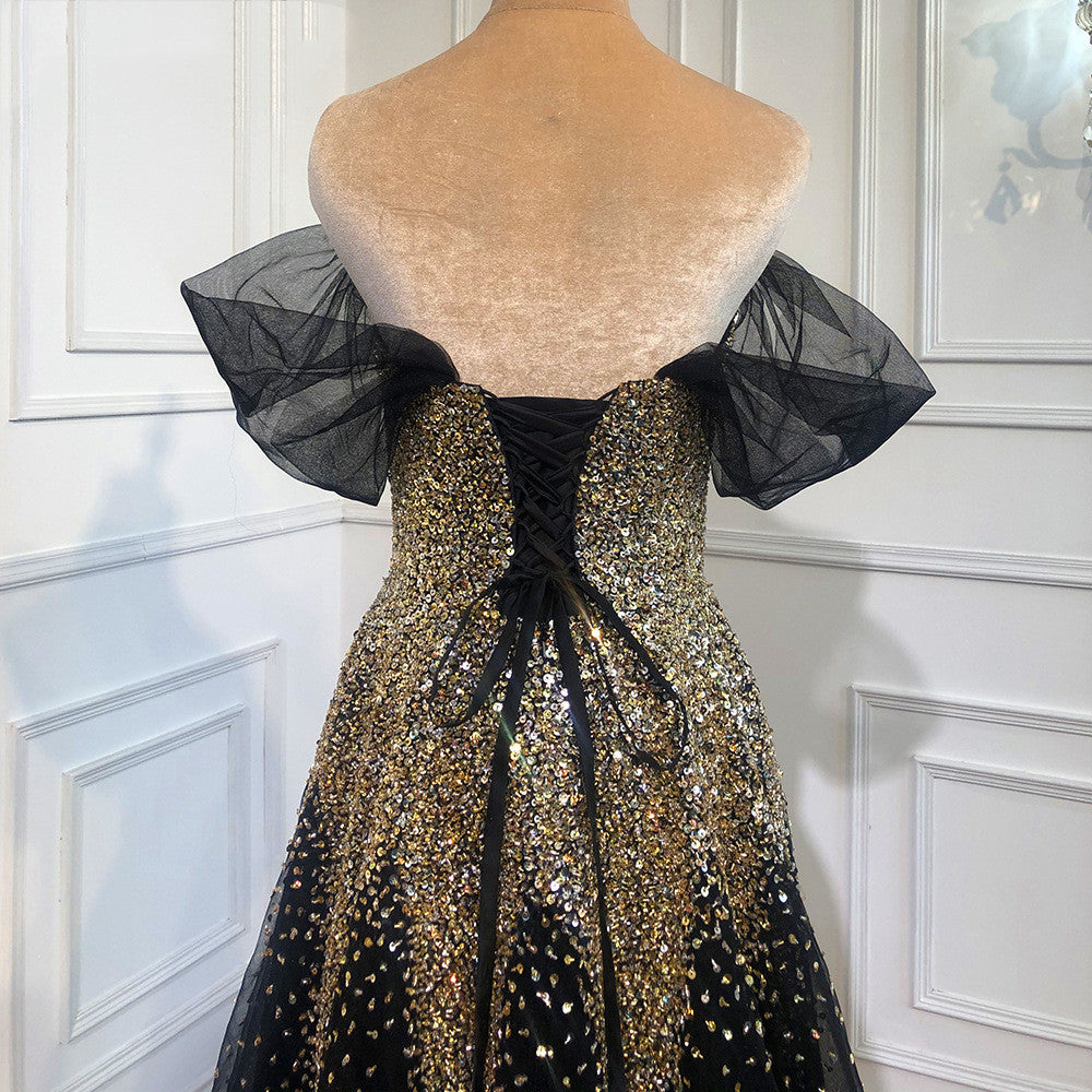 Vestido de noche tostado de novia con banquete de un solo hombro en oro negro