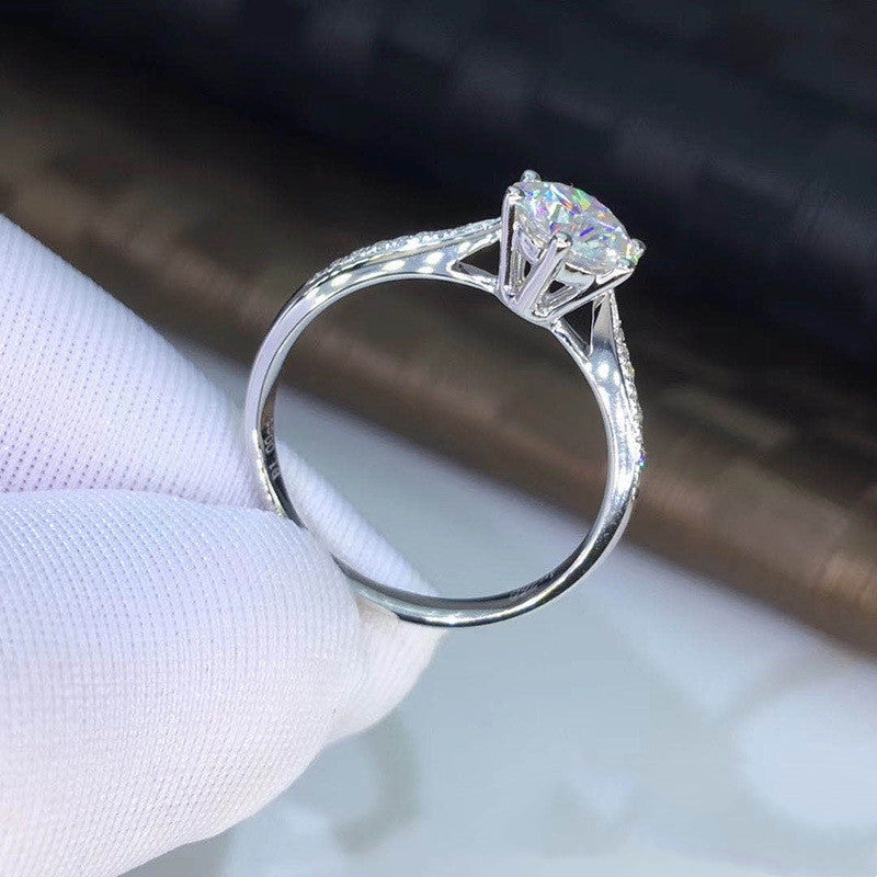 Ladies' ring with moissanite - elegance and simplicity in K-gold look