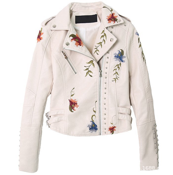 Bestickte Lederjacke mit Nieten