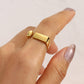 Cadenza Goldring – Moderner Stil mit geometrischem Design