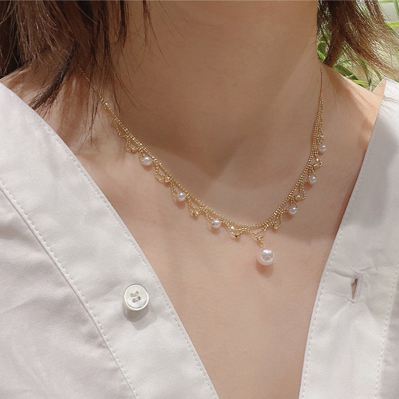 Aurora Japanische 18K Gold Spitzen-Perlen-Halskette